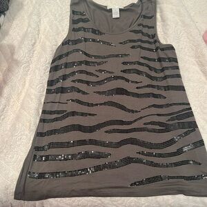 Light olive green flowy tank with sequin accent XL